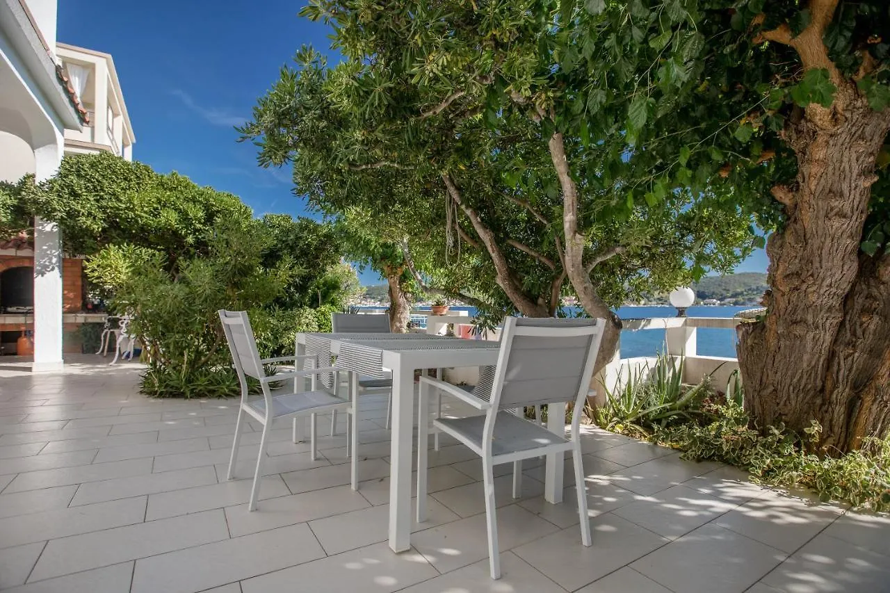 House Subic Apartment Supetarska Draga Croatia