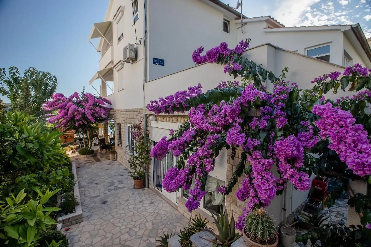 House Subic Apartment Supetarska Draga Croatia